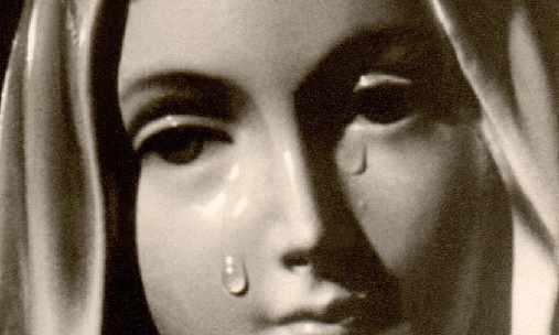 Les Larmes de Marie, le Sacrifice de son Fils et le symbolisme de la goutte d’eau versée dans le vin du calice